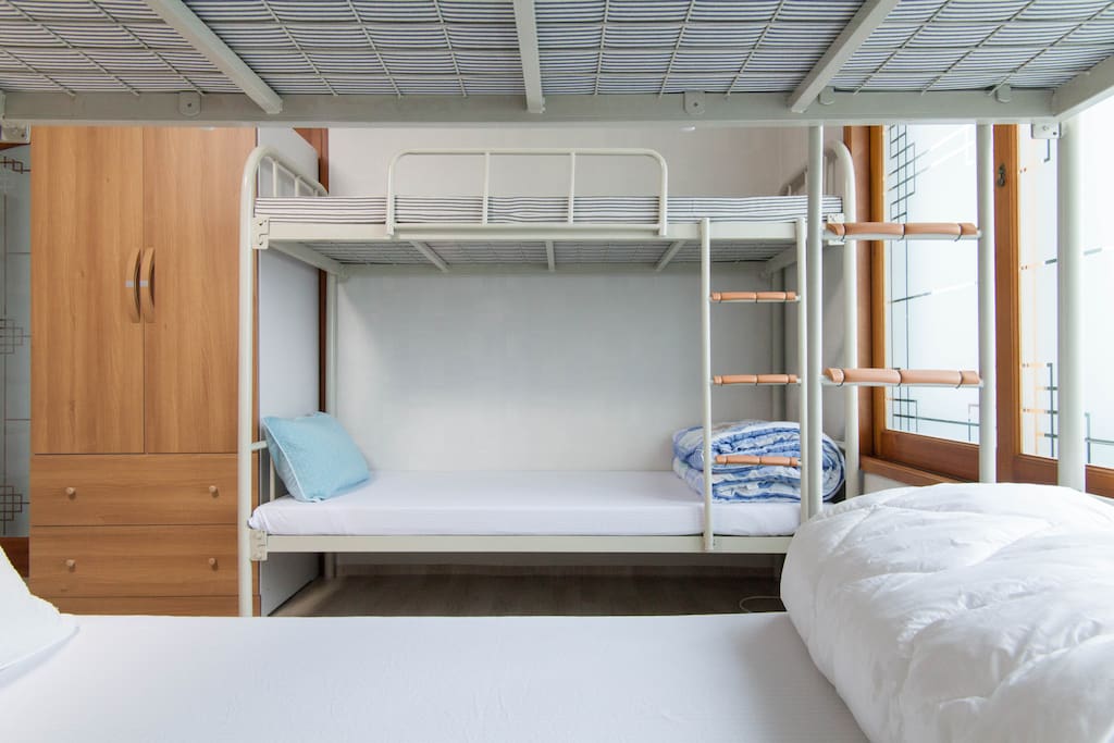 Bed in 8-Bed Female Room