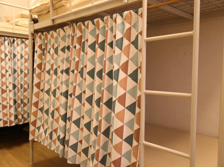 4 female dormitory room