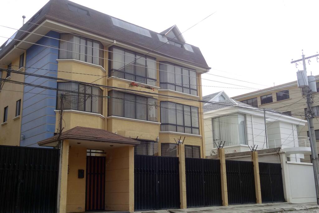 Frontis del Edificio El Roble