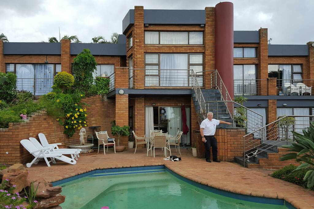 Andre's Place with pool and barbecue facilities
