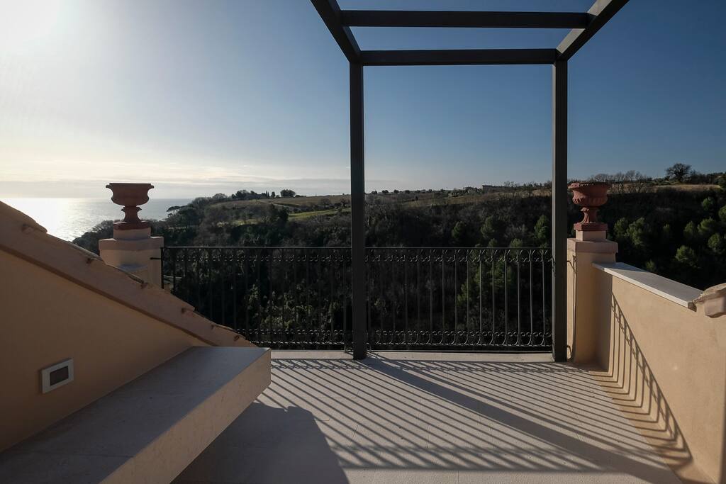 Top-floor solarium