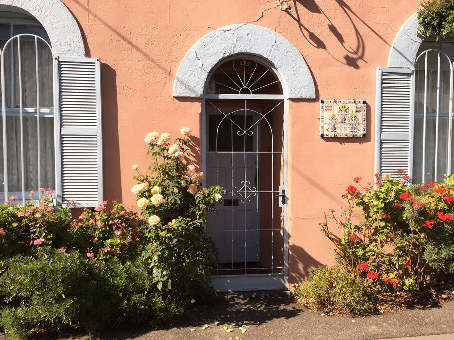 The cottage is well located, but is a quiet street because no through traffic