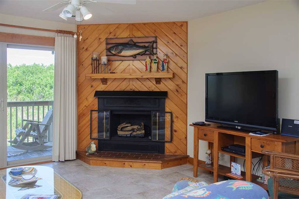 QF4: The Quay F4 | Mid Level Living Area