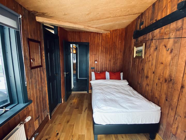 Captain Kennard's room.