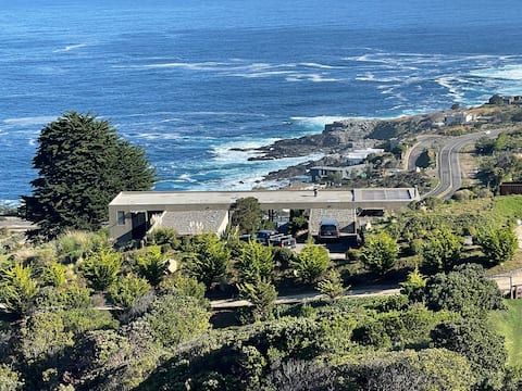 Popular Airbnb listing: Casa Zapallar Norte with a paddle tennis court in Zapallar