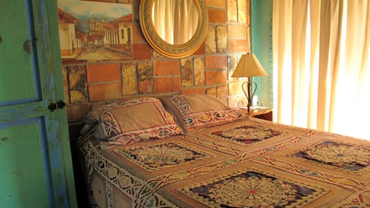 Chambre avec lit double.