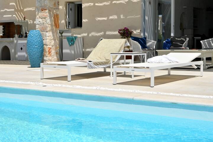 Villa Rondò near to Naoussa and right next to sea gallery image 3