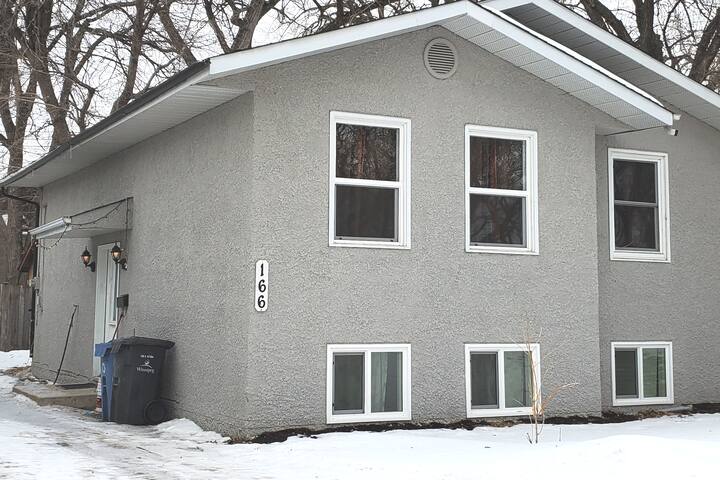 Modern 5brm 2bth quiet area close to downtown gallery image 2