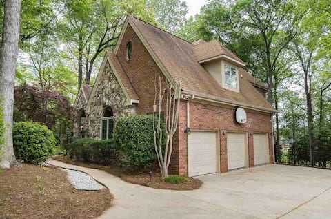 Golfer's Heaven 5 bedroom home w/pool table