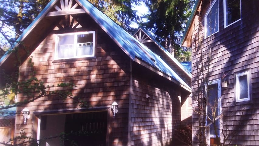 Hideout Studio Near Lincoln City Guest Suites For Rent In Otis