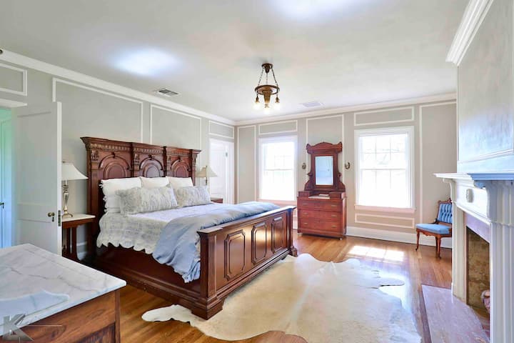 Draw the blackout shades and sleep like a baby in this cozy king bed in the Master Bedroom