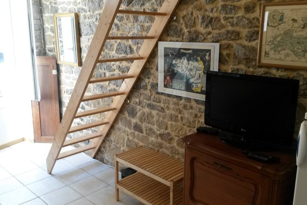Accès chambre et salle de bain et wc