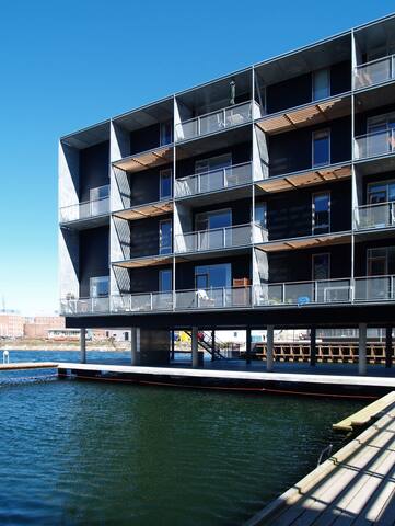 BEST LOCATION ON THE WATER! gallery image 5