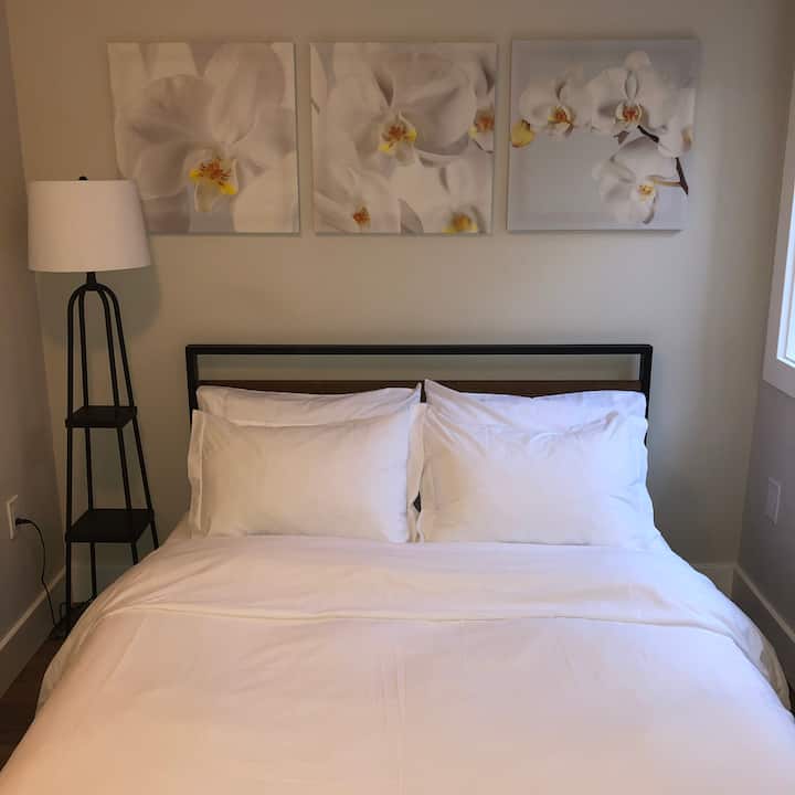 Lit queen size avec matelas 