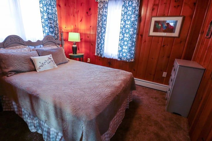 Chumba cha kulala 2 na kitanda cha malkia