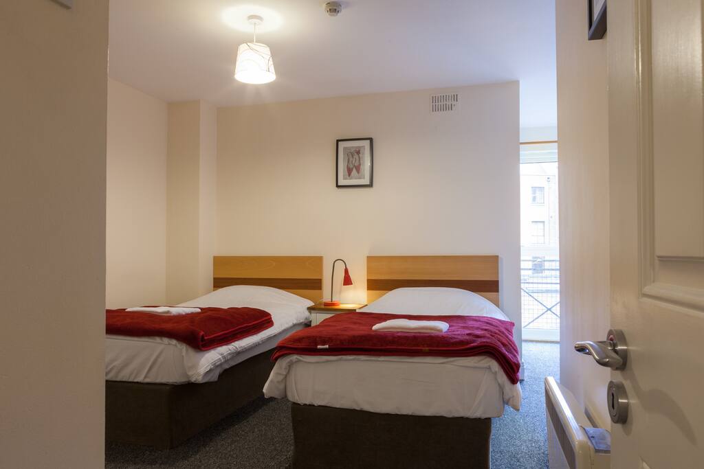 Bedroom 2 - 2 single beds