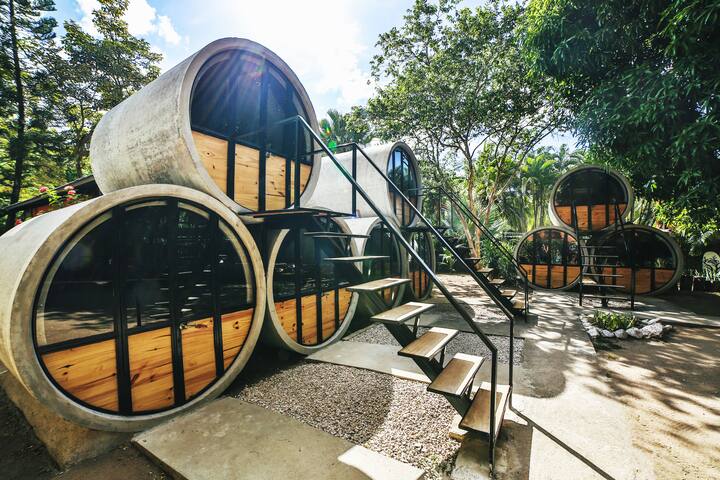 The Pipe House, hostel by the beach - Room #1