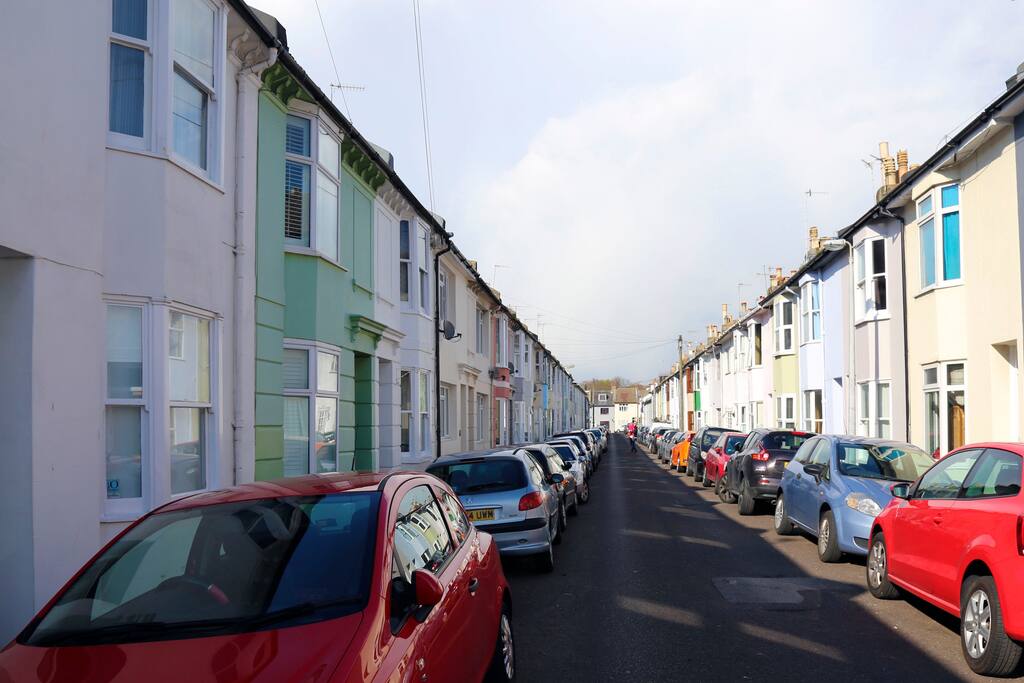 The street in pastel shades typical of the Hanover area