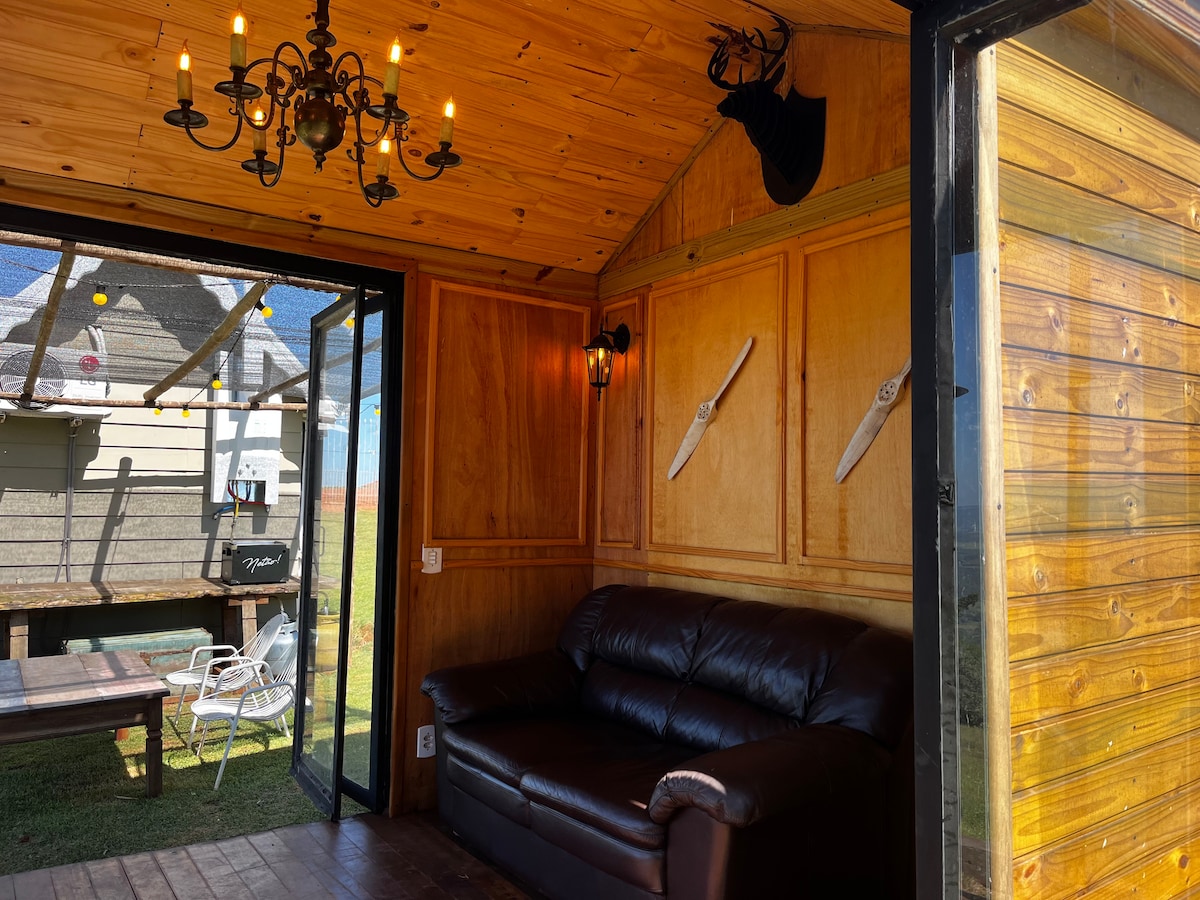 Anúncio popular: Tiny155- For couples-with Fireplace Room em Bauru