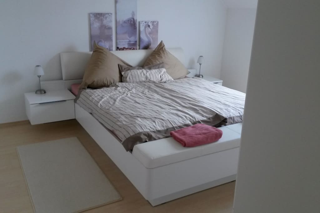 Schlafzimmer - Doppelbett ( 180 x 200 cm )