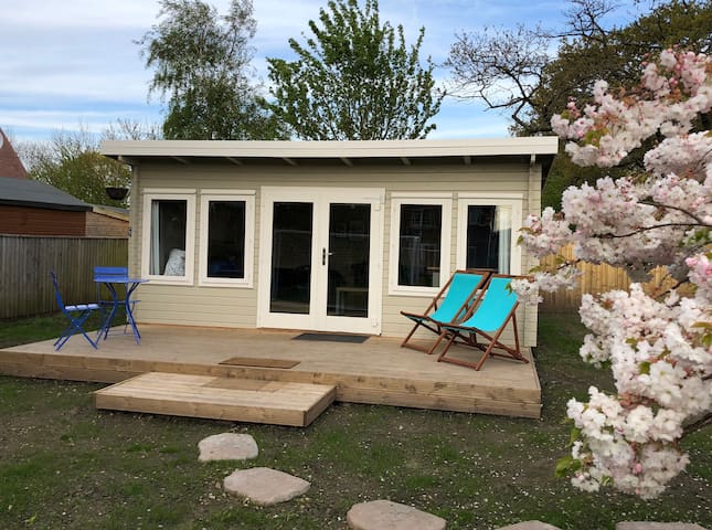Modern Cabin, close to New Forest and Beaches.