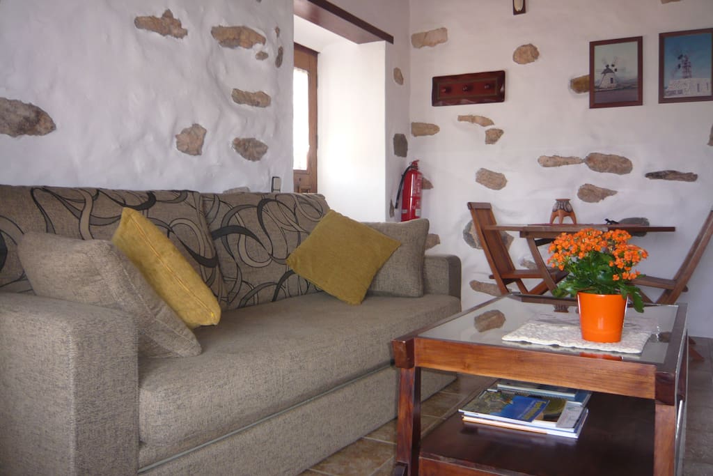 Spacious living room