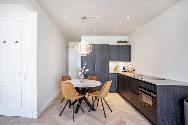 Cozy, new apartment near the Museum Square gallery image 3