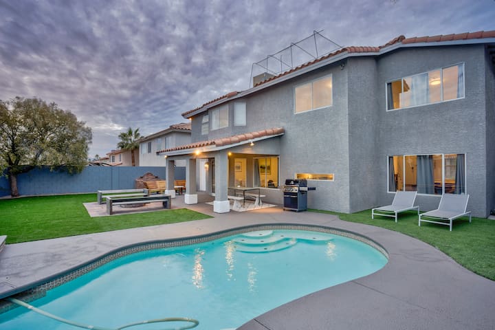 HUGE Big Family 6 bed Pool Home10min Vegas Strp!