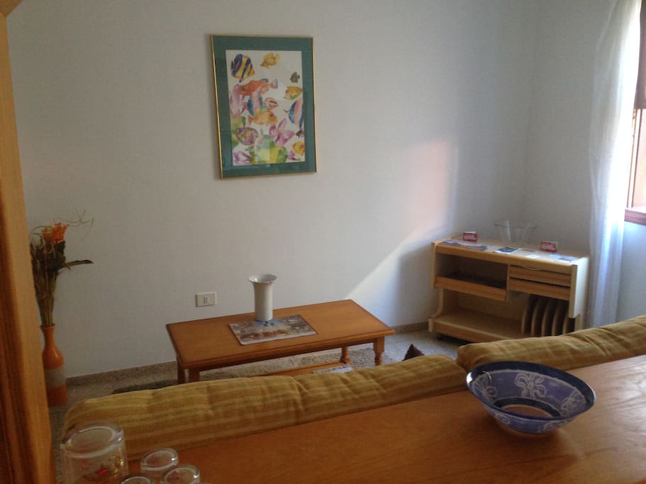 sitting room with pullout sofabed