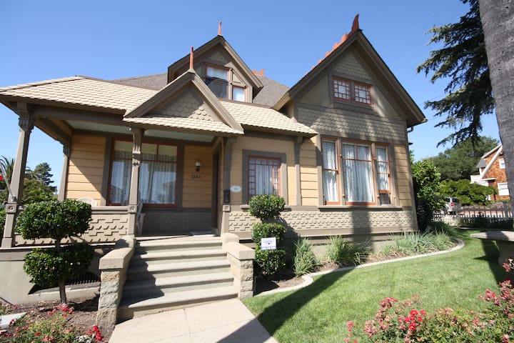 Downtown Historic Hideaway