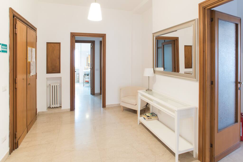 Ingresso lato stanze