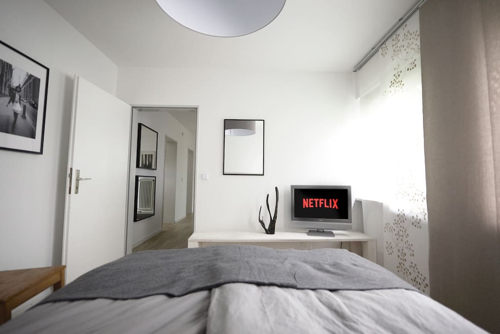 Bedroom (Guest)