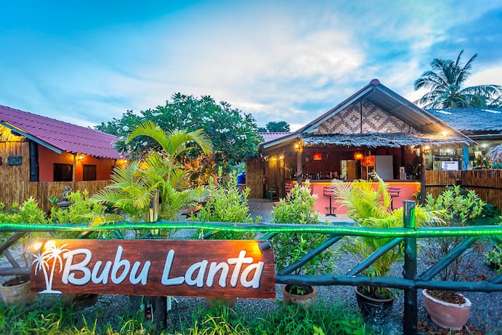Bubu Lanta Hostel & Bar