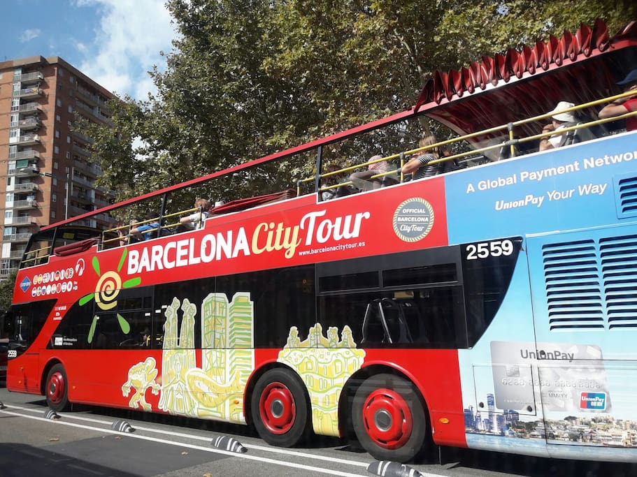 You can step out from touristic Bus close to apartment!!