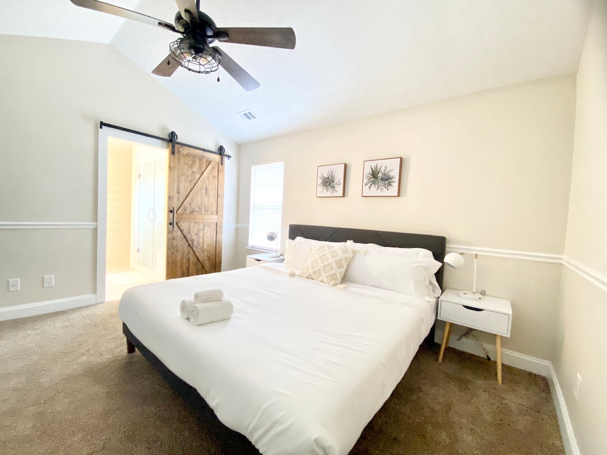 NEW🌈 🏡Stylish&Cozy Vibes, Minutes to Chateau Elan💥