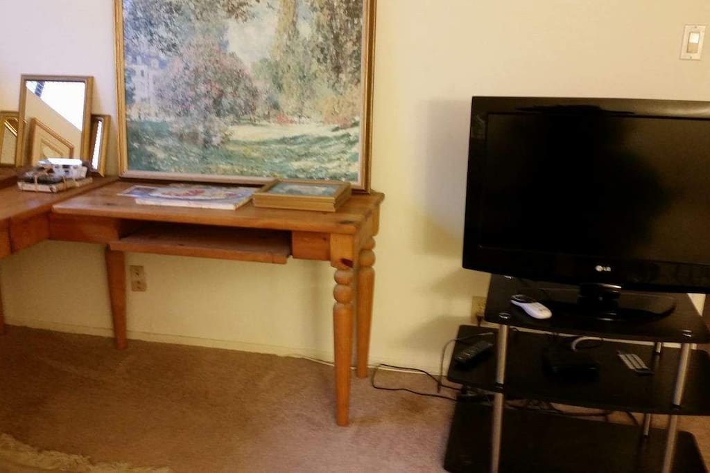 Cable TV, HBO, PBS and 160 channels.