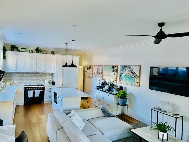 Ocean Beach-4 bedrooms-2 mins walk to Manly Beach gallery image 2