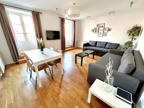 Spaces Blanco Plaza Mayor 4: downtown, 5 beds!