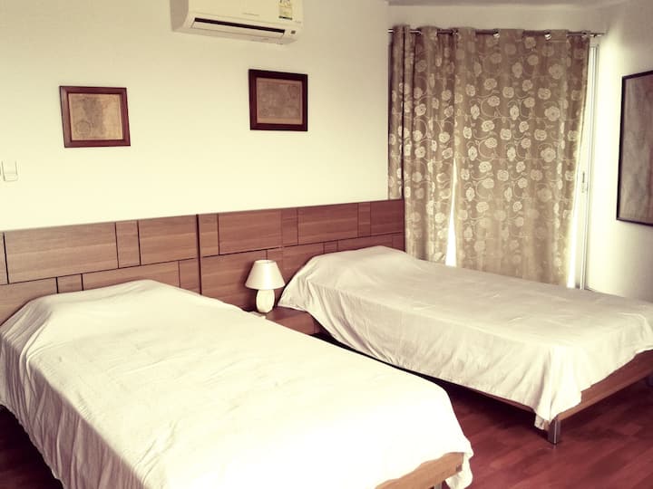 მე-2 საძინებელი ორი ერთადგილიანი საწოლით