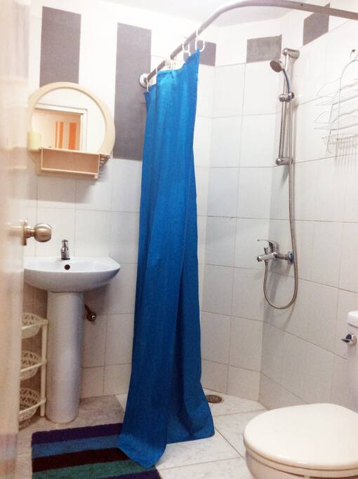 INTERIOR DEL BAÑO PRIVADO