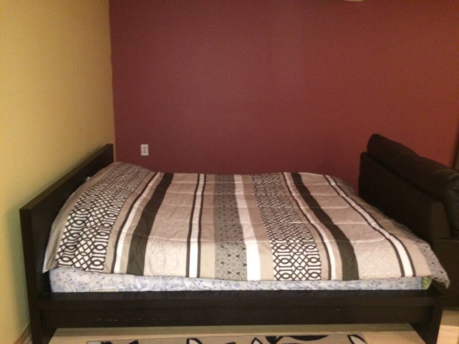 Comfortable new Queen bed