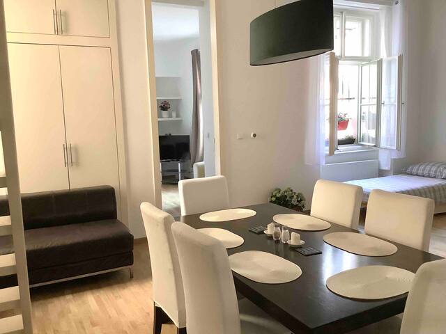 New 72m2 Old Town flat, perfect for 4-6 guests gallery image 2