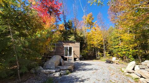 Trailside Stays - Tiny House in the Woods-Escape to Nature. Robin