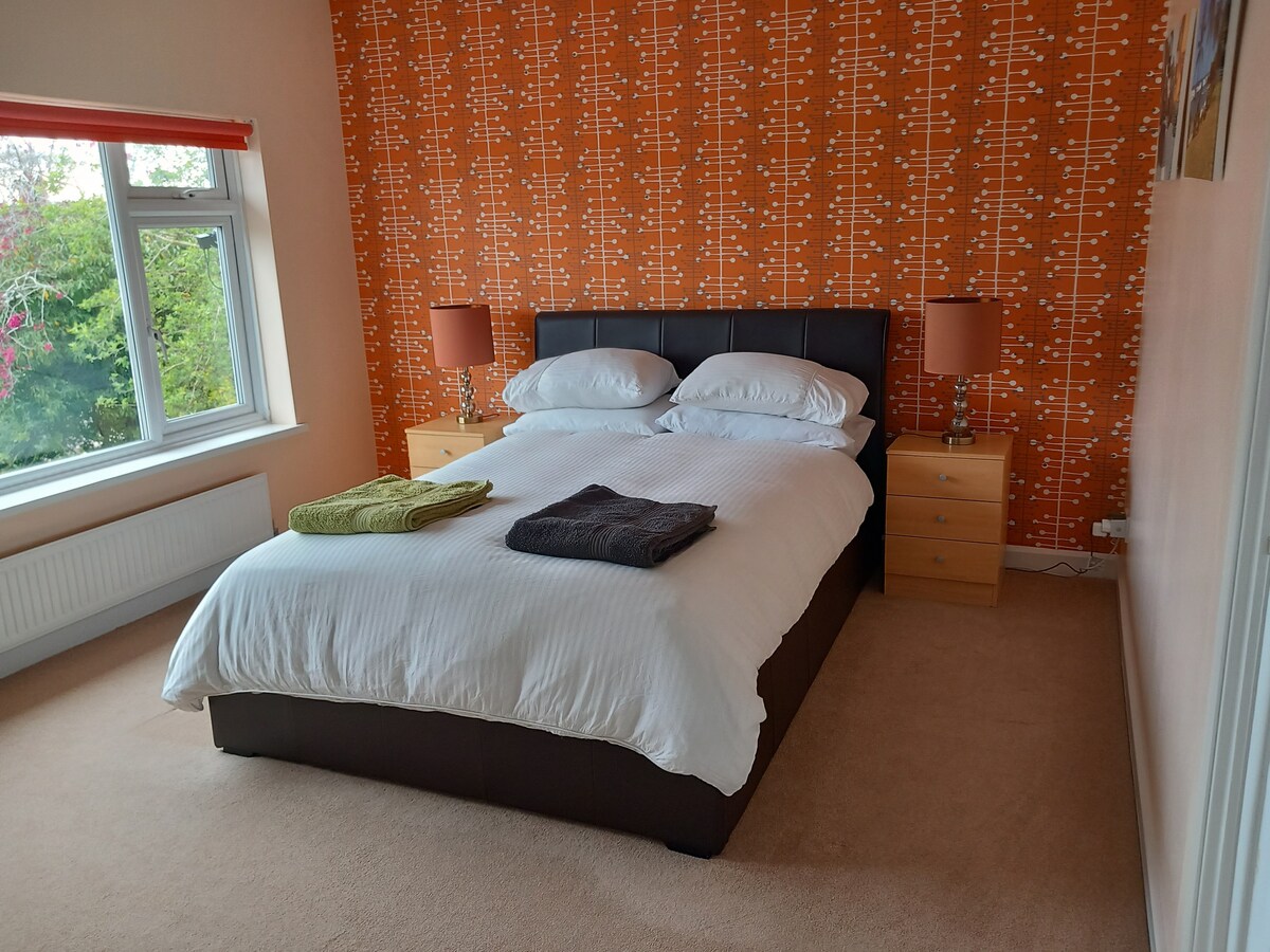 غرفة نوم مزدوجة مع حمام داخلي