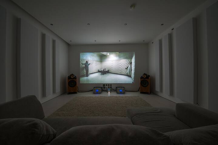 Impressive Modern London House with Huge Spaces gallery image 5