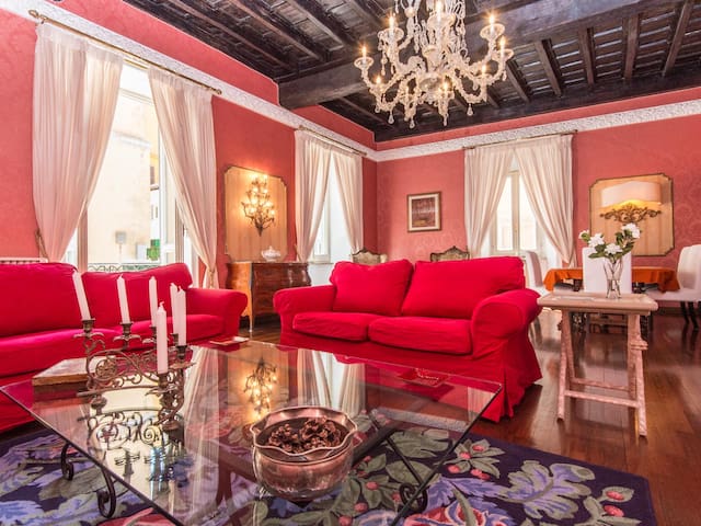 Spanish Steps Luxury Apartment