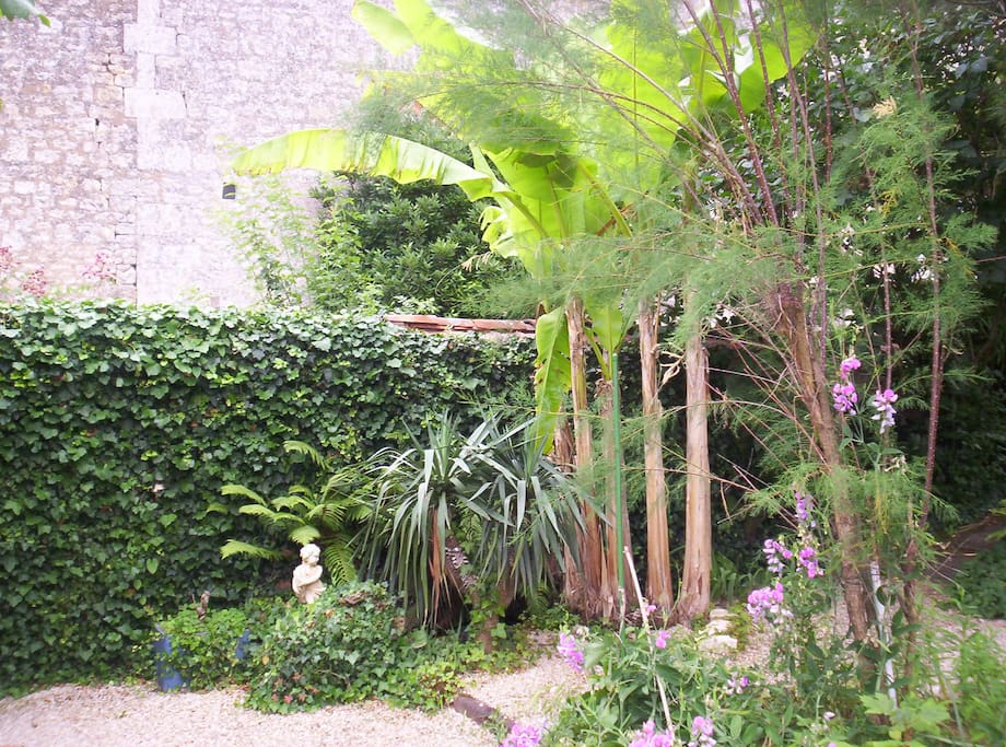 entrée indépendante côté du jardin