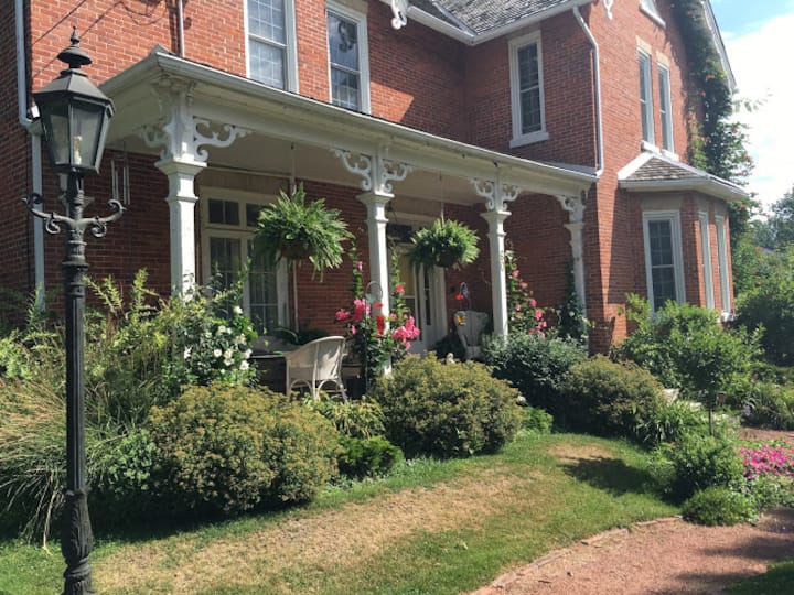 Field day B&B, Heritage Home and Artists Retreat Bed and breakfasts for Rent in Millbrook