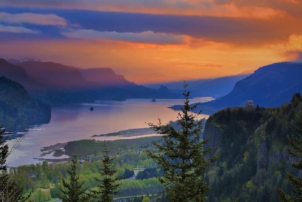 20 minute drive to the beautiful Columbia Gorge.