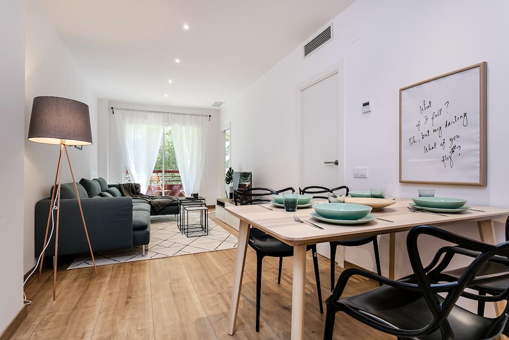 Beautiful spacious living room